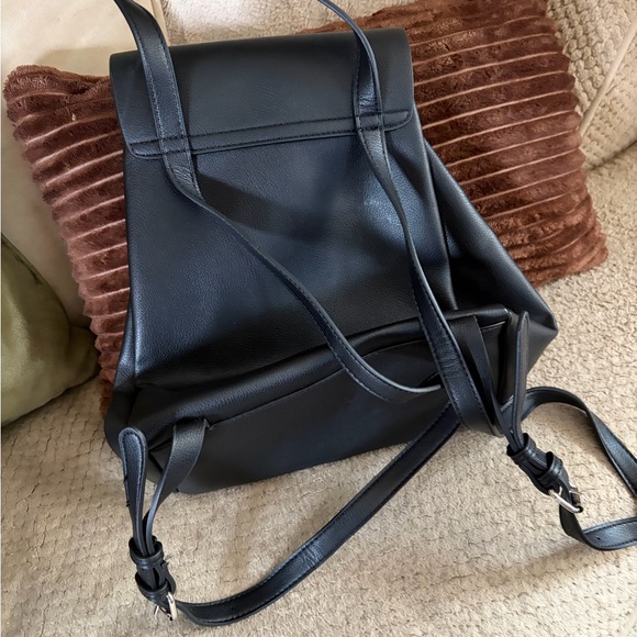 Zara Backpack - Picture 2 of 6